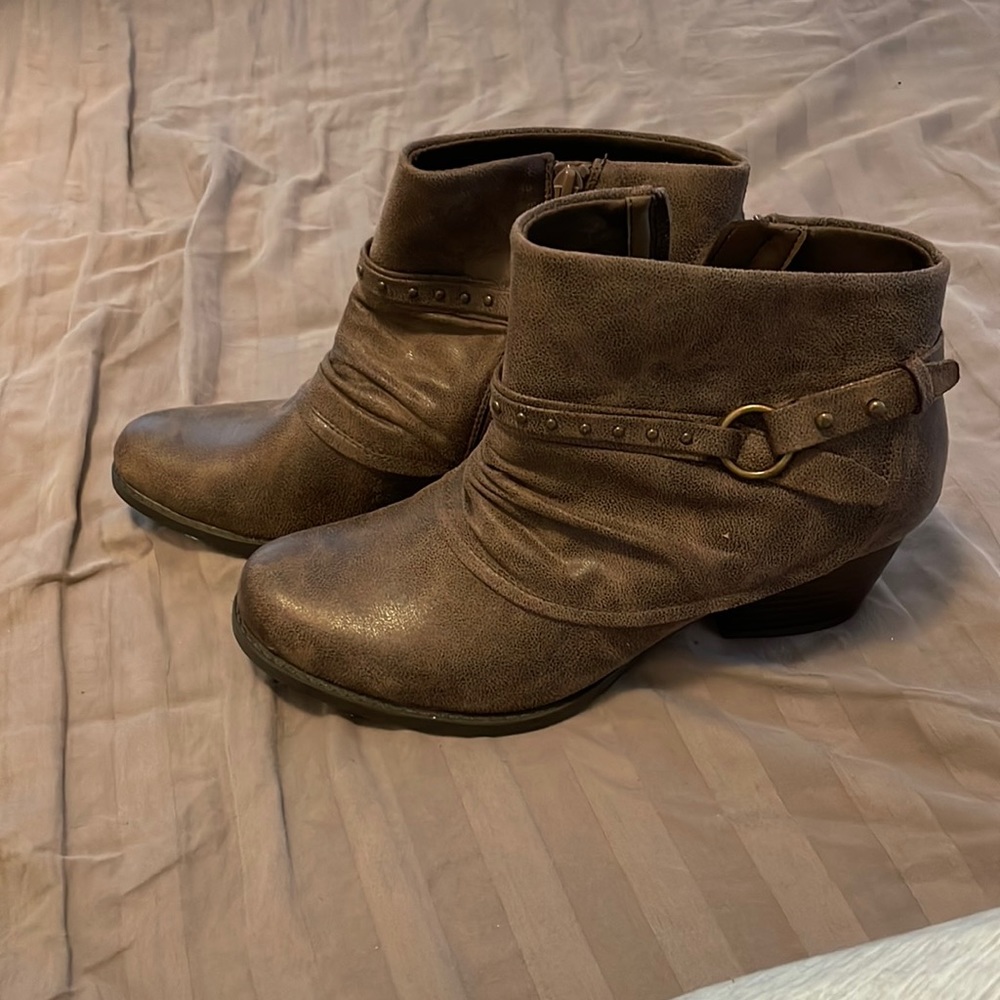 Baretraps brown ankle boots